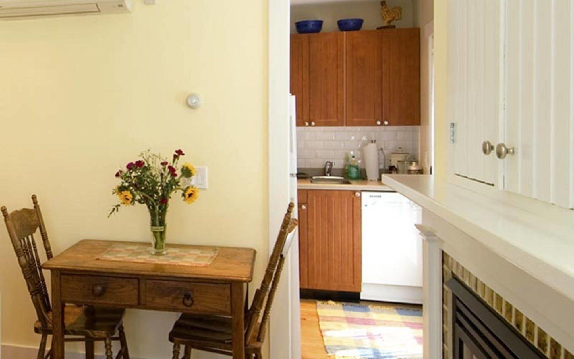 Revere Guest House Provincetown Exterior photo