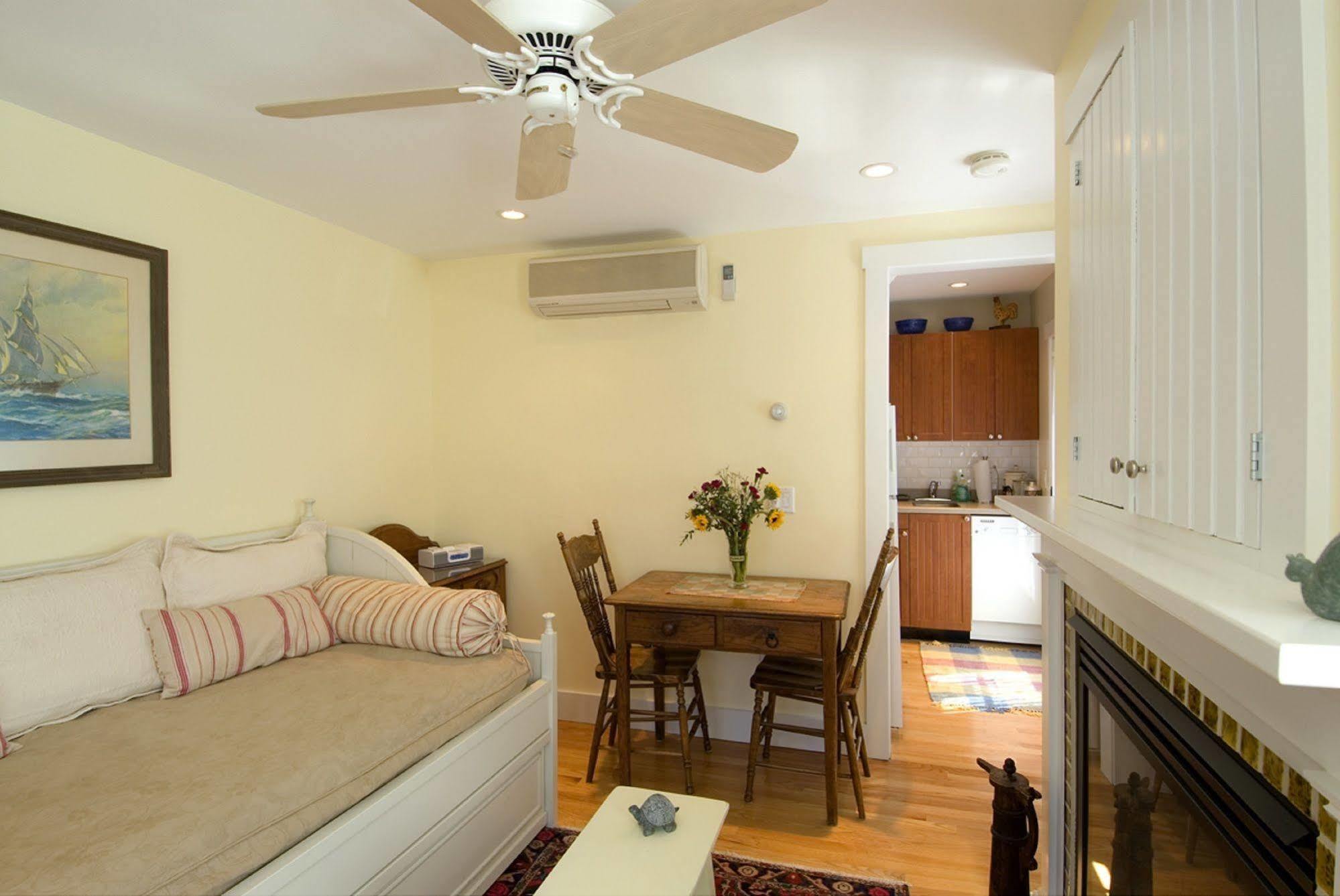 Revere Guest House Provincetown Room photo
